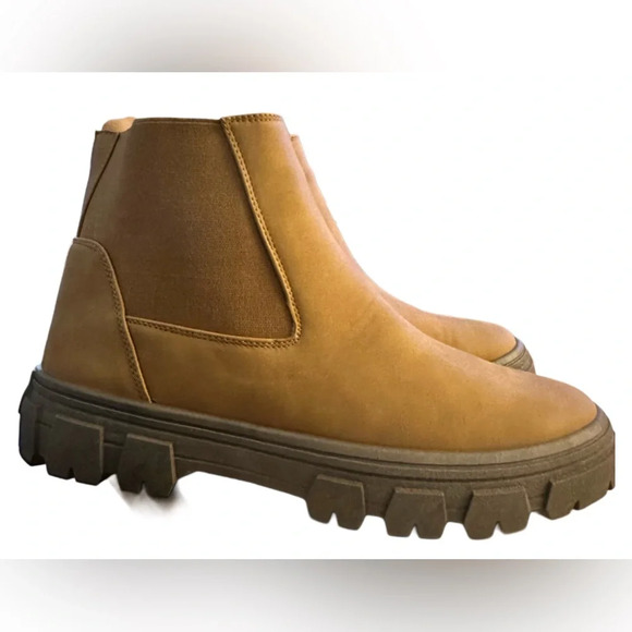 New Women’s Lug Sole Chelsea Boots. Elastic Ankle Boots With Low Heel. - Picture 4 of 7